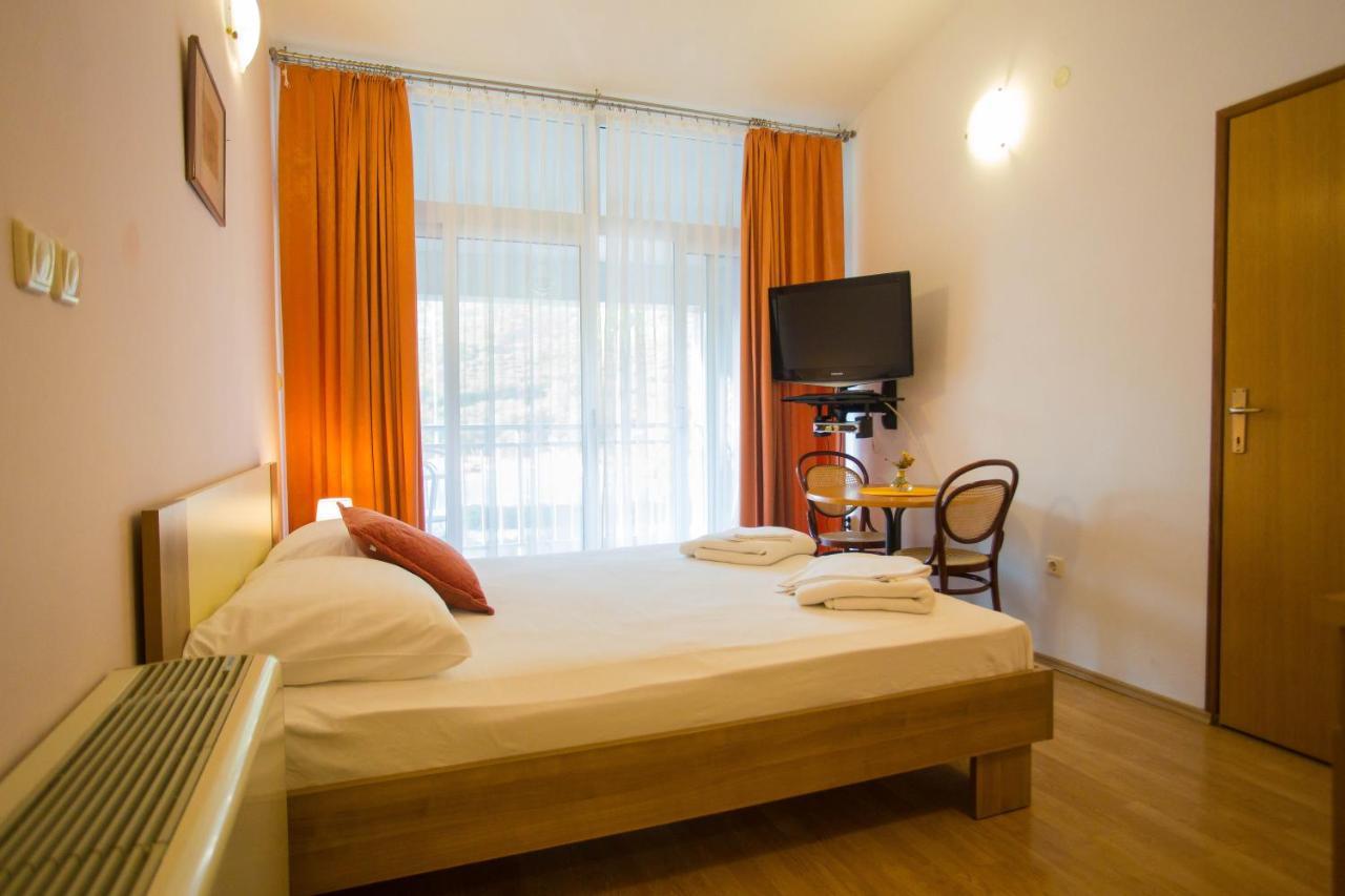 Aparthotel Pecic Gradac  Exterior photo