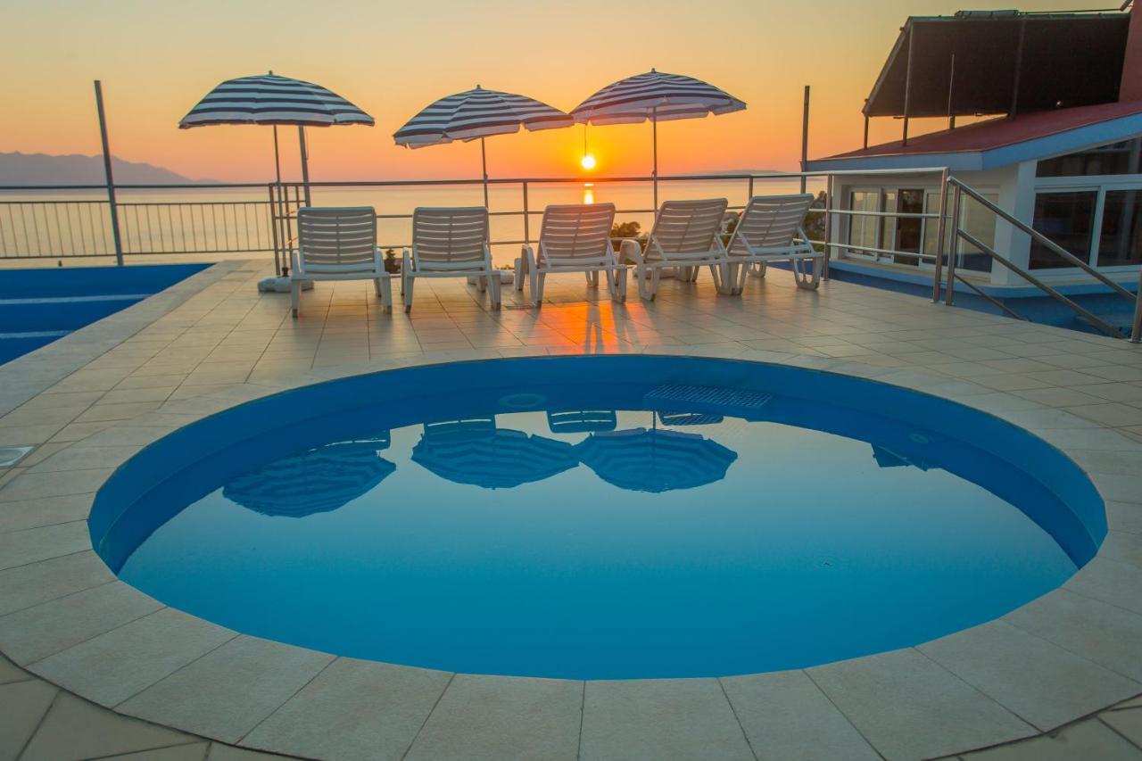 Aparthotel Pecic Gradac  Exterior photo
