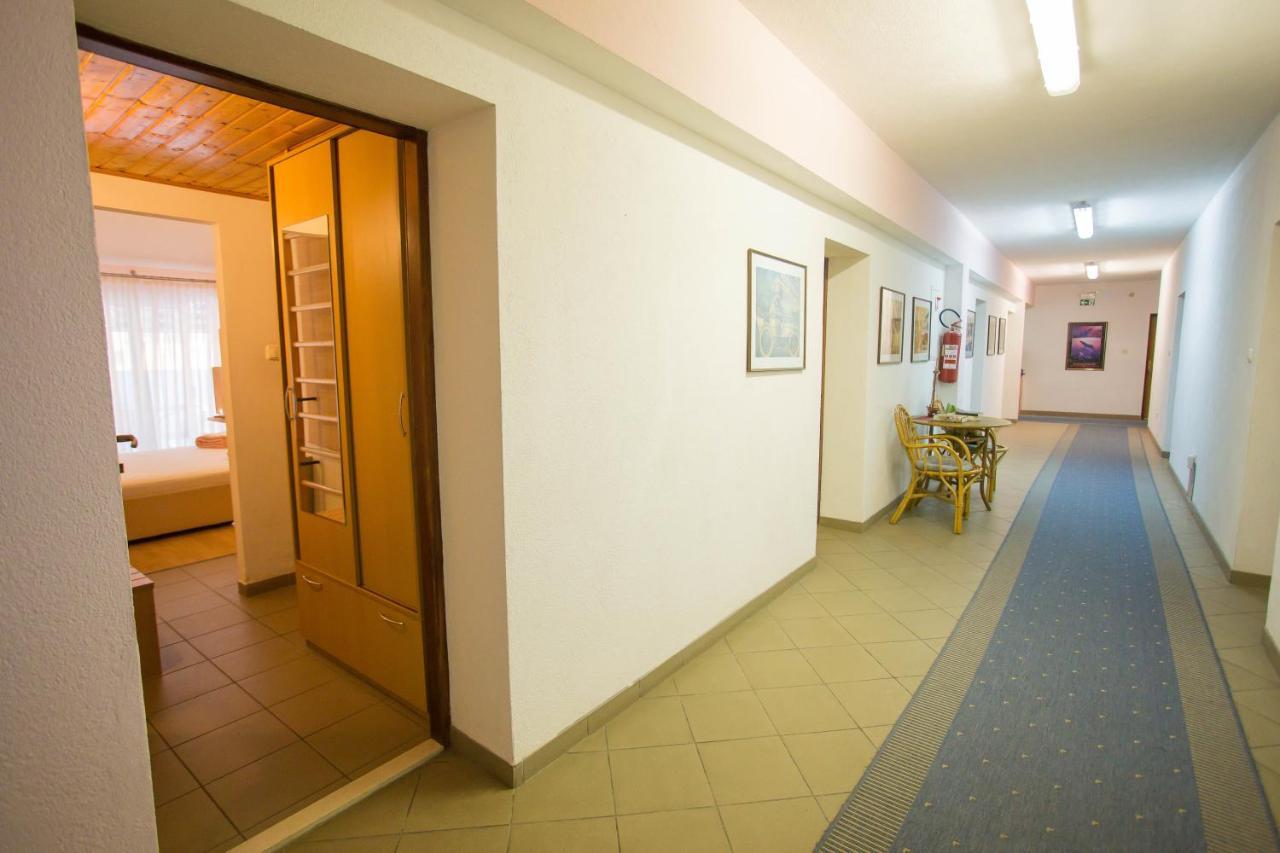 Aparthotel Pecic Gradac  Exterior photo